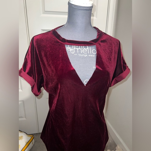 Red velvet top - Picture 2 of 5